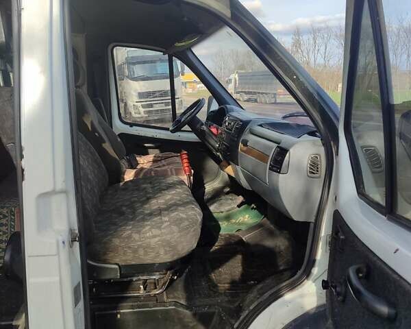 Белый ГАЗ 2217 Баргузин, объемом двигателя 2.5 л и пробегом 137 тыс. км за 1800 $, фото 1 на Automoto.ua