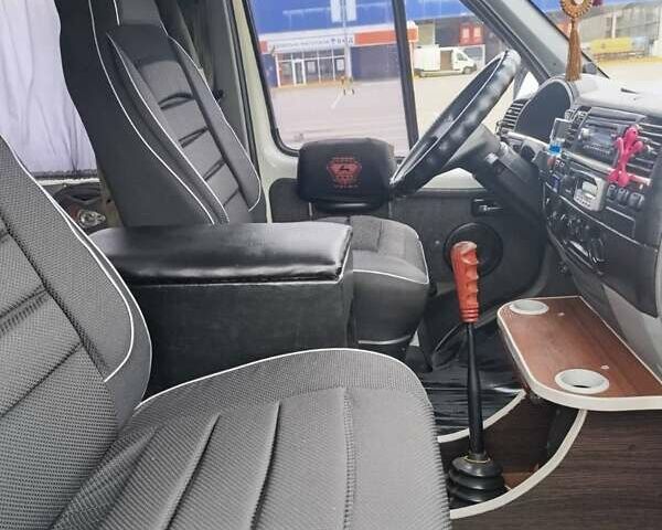 Белый ГАЗ 2217 Баргузин, объемом двигателя 2.46 л и пробегом 178 тыс. км за 3000 $, фото 4 на Automoto.ua