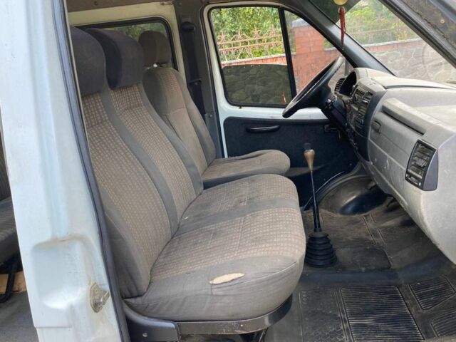 Белый ГАЗ 2310 Соболь, объемом двигателя 2.5 л и пробегом 232 тыс. км за 2200 $, фото 6 на Automoto.ua