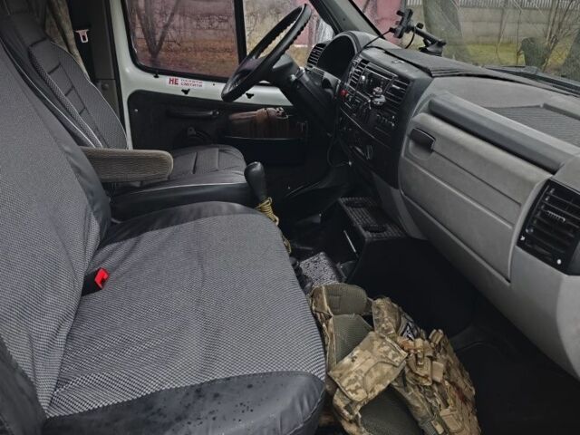 Белый ГАЗ 2310 Соболь, объемом двигателя 2 л и пробегом 190 тыс. км за 3500 $, фото 3 на Automoto.ua