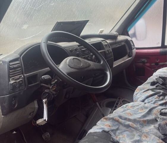 Красный ГАЗ 2310 Соболь, объемом двигателя 0 л и пробегом 200 тыс. км за 700 $, фото 4 на Automoto.ua