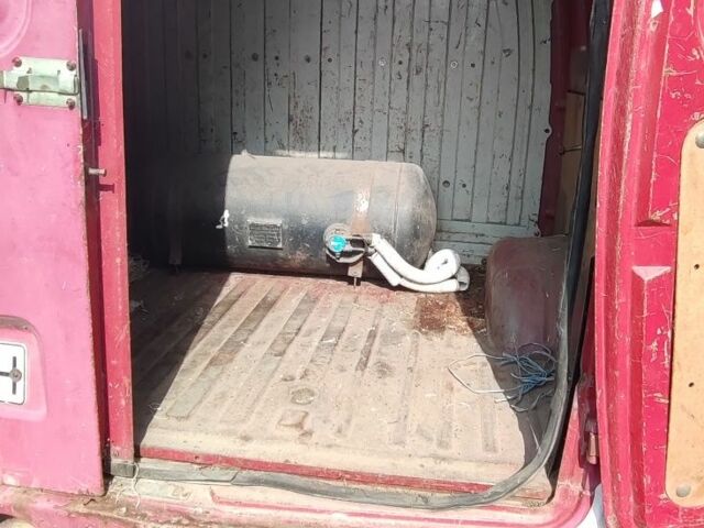 Червоний ГАЗ 2310 Соболь, об'ємом двигуна 2 л та пробігом 100 тис. км за 713 $, фото 5 на Automoto.ua