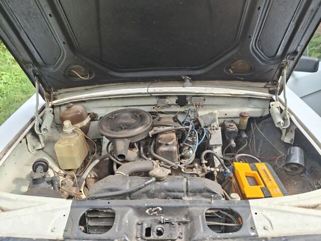 Белый ГАЗ 24-10 Волга, объемом двигателя 2.4 л и пробегом 52 тыс. км за 1400 $, фото 4 на Automoto.ua