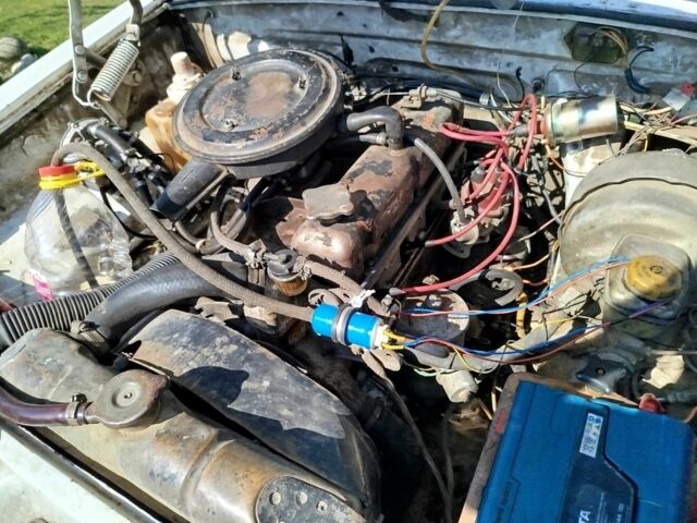 Белый ГАЗ 24-10 Волга, объемом двигателя 2.4 л и пробегом 92 тыс. км за 650 $, фото 2 на Automoto.ua