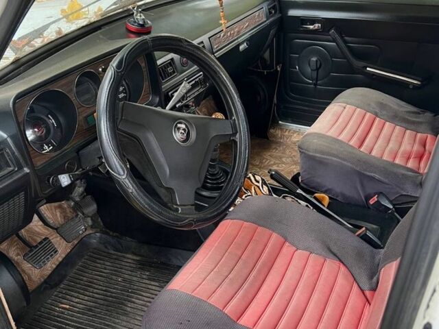 Белый ГАЗ 24-10 Волга, объемом двигателя 2.45 л и пробегом 3 тыс. км за 832 $, фото 7 на Automoto.ua