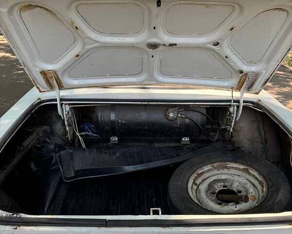 Белый ГАЗ 24-10 Волга, объемом двигателя 2.45 л и пробегом 100 тыс. км за 1100 $, фото 3 на Automoto.ua