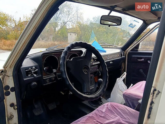 Белый ГАЗ 24-10 Волга, объемом двигателя 2.45 л и пробегом 100 тыс. км за 950 $, фото 4 на Automoto.ua