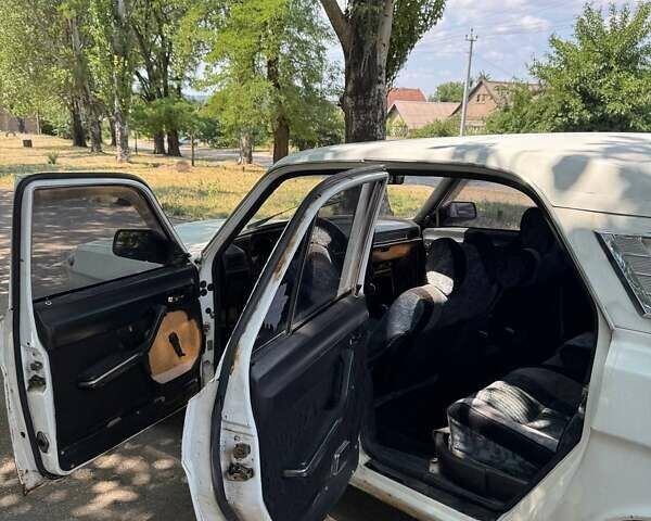 Белый ГАЗ 24-10 Волга, объемом двигателя 2.45 л и пробегом 100 тыс. км за 1100 $, фото 6 на Automoto.ua