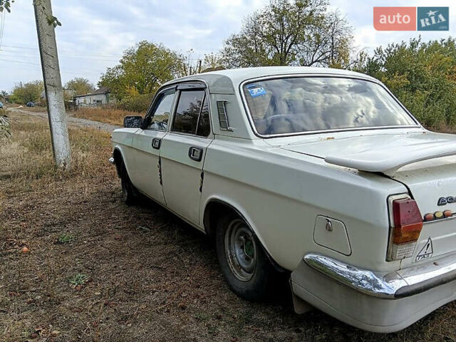 Белый ГАЗ 24-10 Волга, объемом двигателя 2.45 л и пробегом 100 тыс. км за 950 $, фото 3 на Automoto.ua