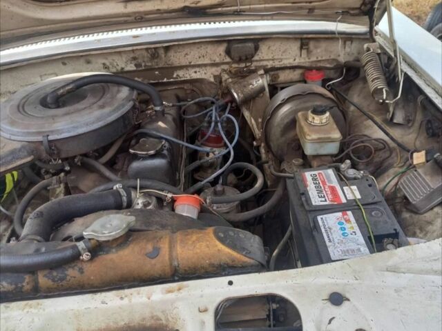 Белый ГАЗ 24-10 Волга, объемом двигателя 2.4 л и пробегом 136 тыс. км за 597 $, фото 5 на Automoto.ua