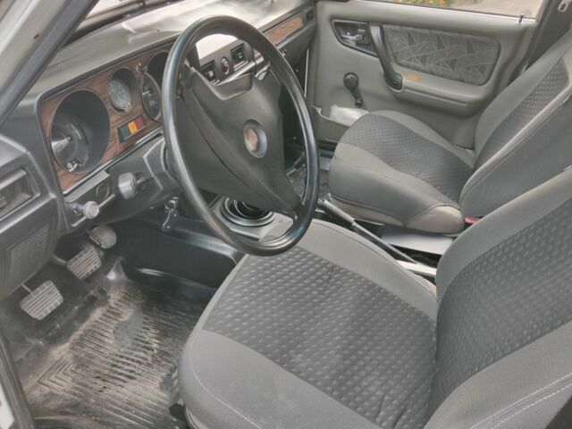 Белый ГАЗ 24-10 Волга, объемом двигателя 2 л и пробегом 92 тыс. км за 652 $, фото 3 на Automoto.ua