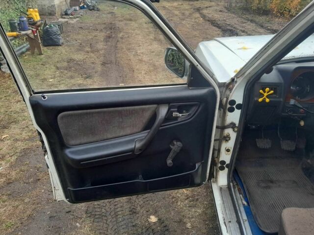 Белый ГАЗ 24-10 Волга, объемом двигателя 2.4 л и пробегом 150 тыс. км за 950 $, фото 5 на Automoto.ua