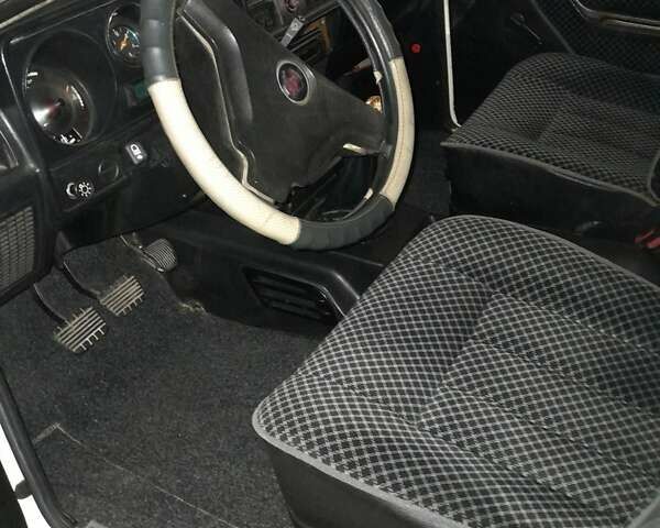 Білий ГАЗ 24-10 Волга, об'ємом двигуна 2.45 л та пробігом 123 тис. км за 1185 $, фото 2 на Automoto.ua