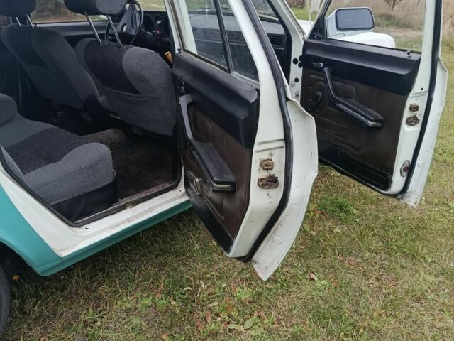 Белый ГАЗ 24-10 Волга, объемом двигателя 2.4 л и пробегом 40 тыс. км за 1300 $, фото 3 на Automoto.ua