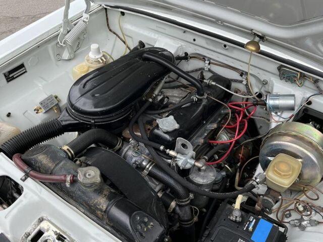 Белый ГАЗ 24-10 Волга, объемом двигателя 2.4 л и пробегом 15 тыс. км за 6000 $, фото 2 на Automoto.ua