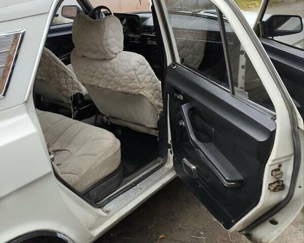 Белый ГАЗ 24-10 Волга, объемом двигателя 2.4 л и пробегом 117 тыс. км за 850 $, фото 3 на Automoto.ua