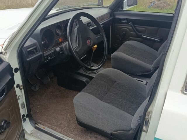 Белый ГАЗ 24-10 Волга, объемом двигателя 2.4 л и пробегом 40 тыс. км за 1300 $, фото 5 на Automoto.ua