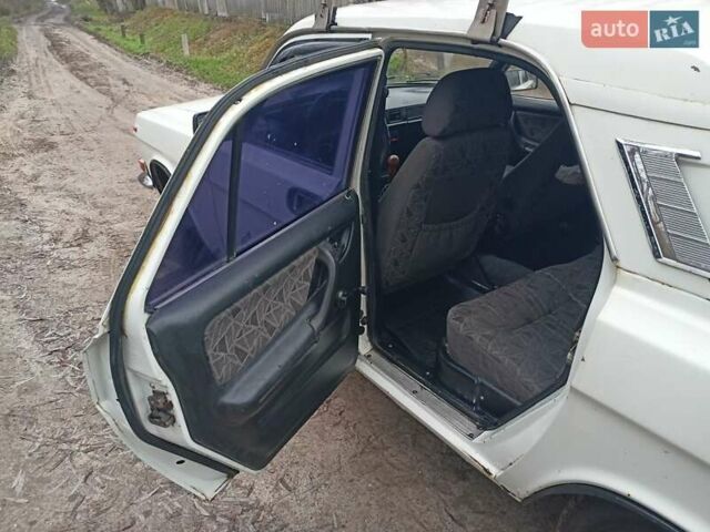 Белый ГАЗ 24-10 Волга, объемом двигателя 2.45 л и пробегом 450 тыс. км за 1200 $, фото 4 на Automoto.ua