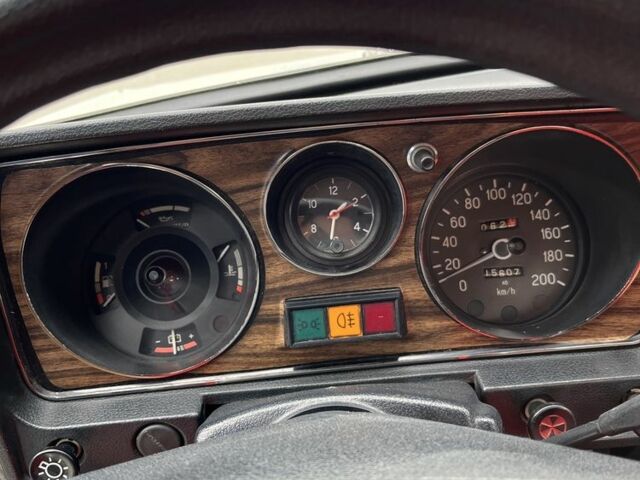 Белый ГАЗ 24-10 Волга, объемом двигателя 2.4 л и пробегом 15 тыс. км за 6000 $, фото 8 на Automoto.ua