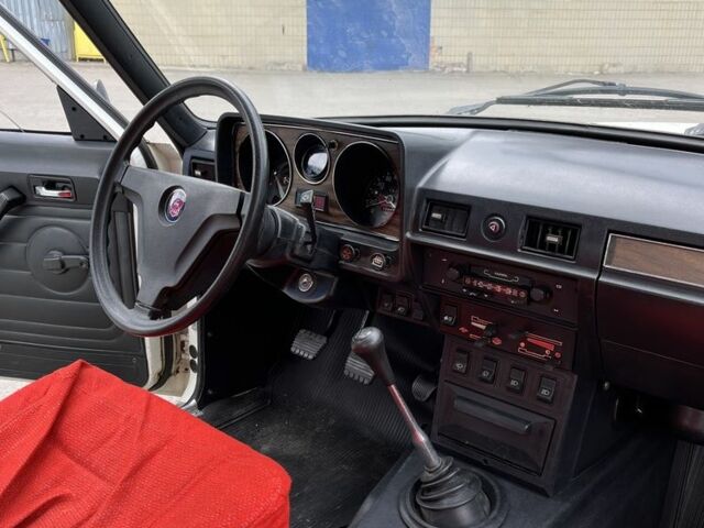 Белый ГАЗ 24-10 Волга, объемом двигателя 2.4 л и пробегом 15 тыс. км за 6000 $, фото 4 на Automoto.ua