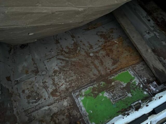 Белый ГАЗ 24-10 Волга, объемом двигателя 2.4 л и пробегом 50 тыс. км за 1191 $, фото 9 на Automoto.ua