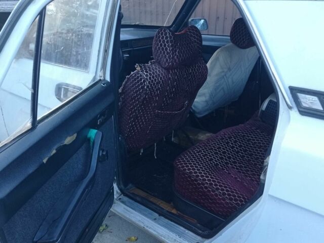 ГАЗ 24-10 Волга 2000 в Виннице на Automoto.ua Белый ГАЗ 24-10 Волга, объемом двигателя 0 л и пробегом 100 тыс. км за 800 $, фото 2 на Automoto.ua