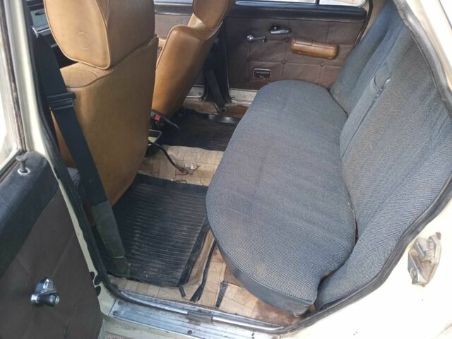 ГАЗ 24-10 Волга 1985 у Кропивницькому (Кіровограді) на Automoto.ua Бежевий ГАЗ 24-10 Волга, об'ємом двигуна 2.4 л та пробігом 70 тис. км за 550 $, фото 4 на Automoto.ua