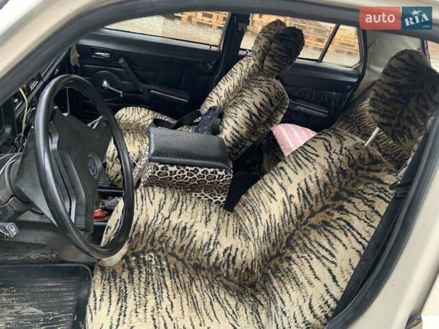 Бежевый ГАЗ 24-10 Волга, объемом двигателя 2.4 л и пробегом 600 тыс. км за 700 $, фото 6 на Automoto.ua