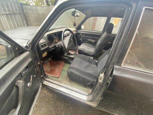 Черный ГАЗ 24-10 Волга, объемом двигателя 2.4 л и пробегом 200 тыс. км за 357 $, фото 4 на Automoto.ua