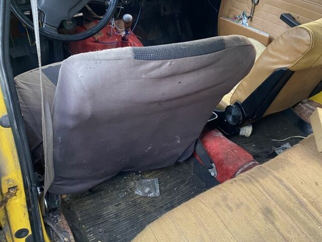 Жовтий ГАЗ 24-10 Волга, об'ємом двигуна 2.4 л та пробігом 1000 тис. км за 355 $, фото 8 на Automoto.ua