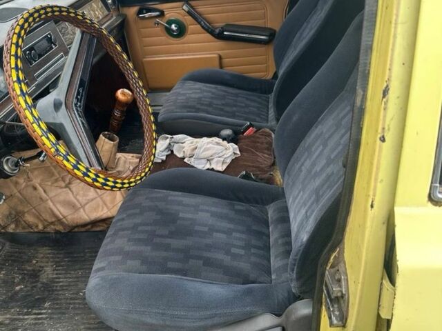 Жовтий ГАЗ 24-10 Волга, об'ємом двигуна 2.4 л та пробігом 180 тис. км за 641 $, фото 6 на Automoto.ua