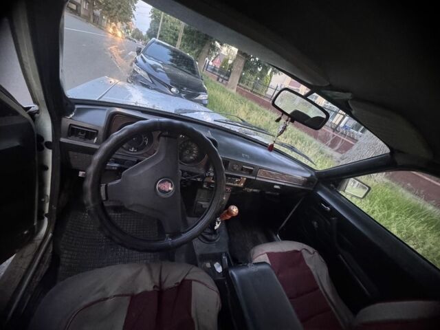 Серый ГАЗ 24-10 Волга, объемом двигателя 2.4 л и пробегом 300 тыс. км за 600 $, фото 4 на Automoto.ua