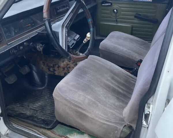 Белый ГАЗ 24 Волга, объемом двигателя 2.5 л и пробегом 100 тыс. км за 1000 $, фото 3 на Automoto.ua