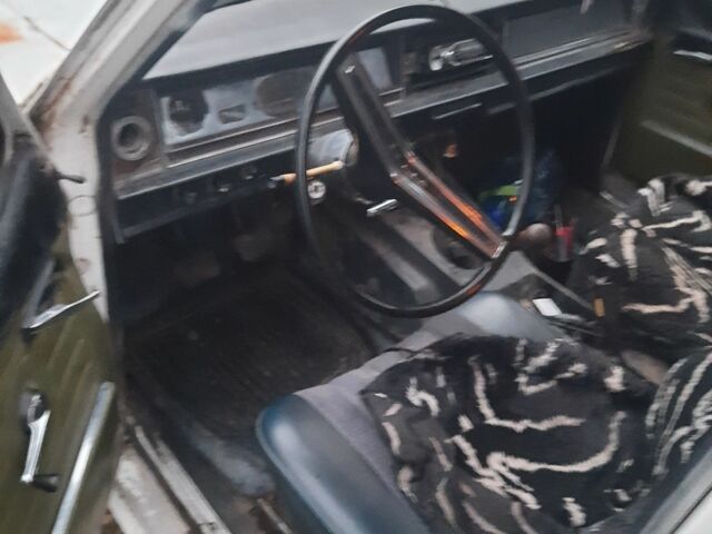 Белый ГАЗ 24, объемом двигателя 2 л и пробегом 56 тыс. км за 427 $, фото 4 на Automoto.ua