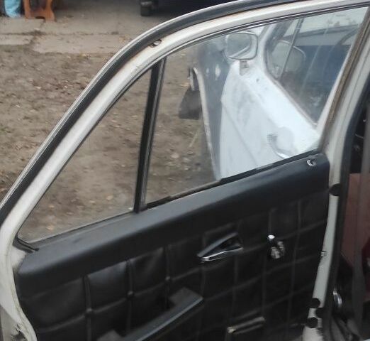 Белый ГАЗ 24, объемом двигателя 2.4 л и пробегом 60 тыс. км за 404 $, фото 6 на Automoto.ua