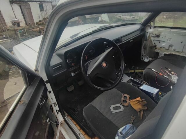 Белый ГАЗ 24, объемом двигателя 0 л и пробегом 111 тыс. км за 238 $, фото 2 на Automoto.ua