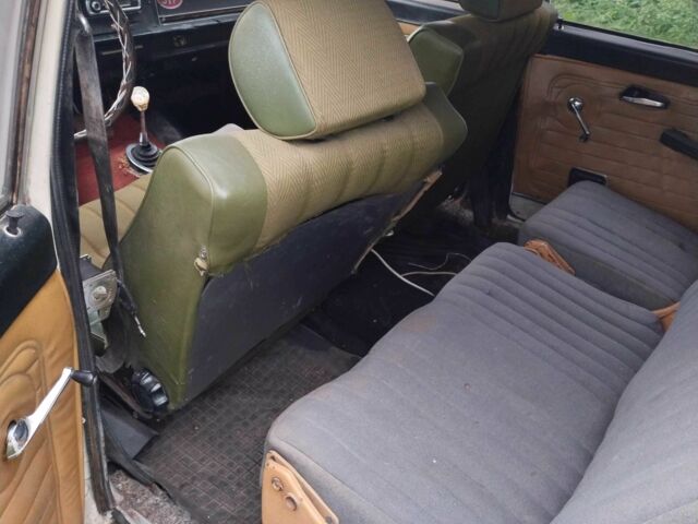 Белый ГАЗ 24, объемом двигателя 2.4 л и пробегом 190 тыс. км за 608 $, фото 7 на Automoto.ua