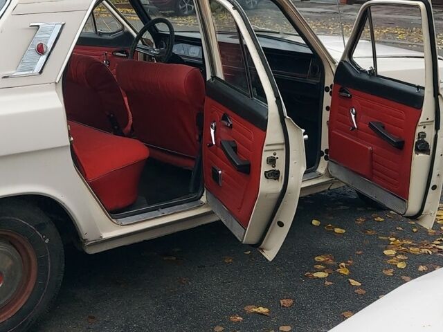 Бежевый ГАЗ 24, объемом двигателя 0 л и пробегом 113 тыс. км за 2375 $, фото 3 на Automoto.ua