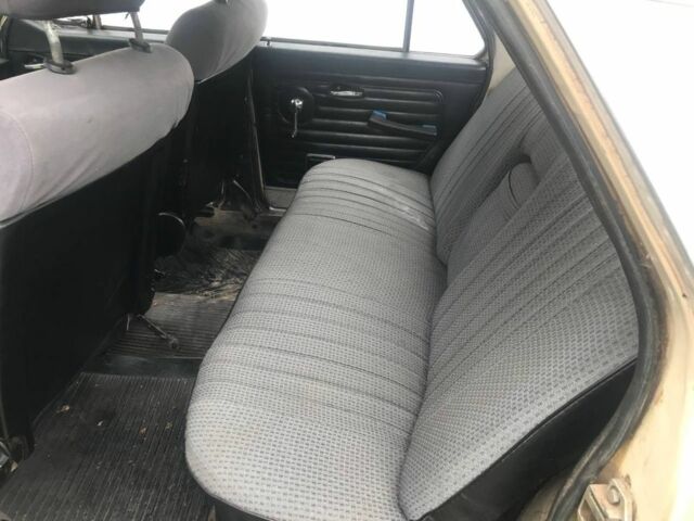 Бежевый ГАЗ 24, объемом двигателя 2.4 л и пробегом 2 тыс. км за 300 $, фото 3 на Automoto.ua