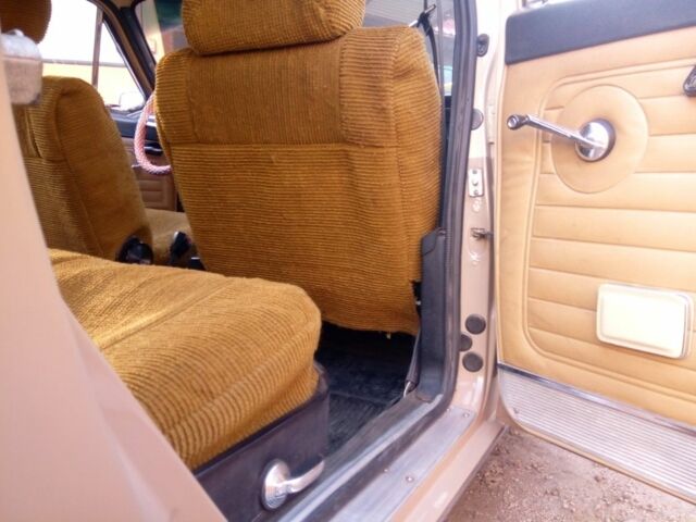 Бежевий ГАЗ 24, об'ємом двигуна 2.4 л та пробігом 110 тис. км за 5000 $, фото 18 на Automoto.ua