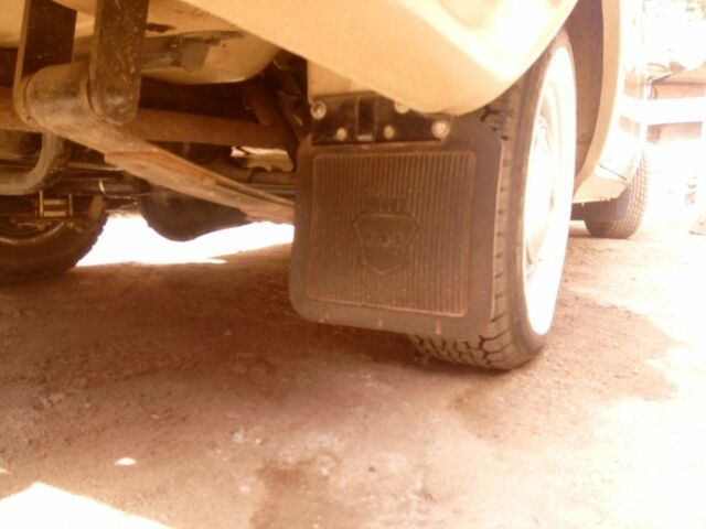 Бежевий ГАЗ 24, об'ємом двигуна 2.4 л та пробігом 110 тис. км за 5000 $, фото 6 на Automoto.ua