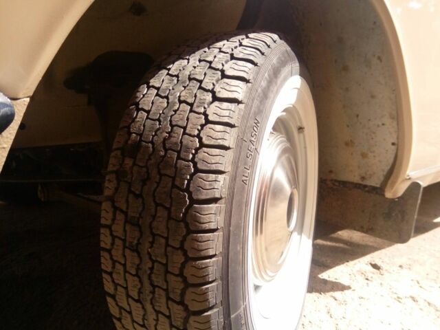 Бежевий ГАЗ 24, об'ємом двигуна 2.4 л та пробігом 110 тис. км за 5000 $, фото 8 на Automoto.ua