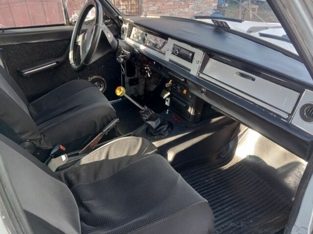 Серый ГАЗ 24, объемом двигателя 2.4 л и пробегом 49 тыс. км за 1000 $, фото 4 на Automoto.ua