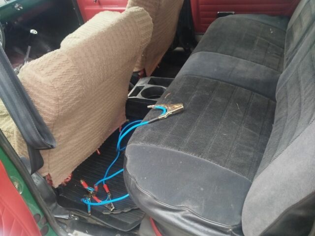 Зелений ГАЗ 24, об'ємом двигуна 2 л та пробігом 333 тис. км за 833 $, фото 4 на Automoto.ua