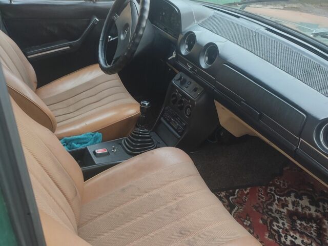 Зеленый ГАЗ 24, объемом двигателя 2.4 л и пробегом 200 тыс. км за 1200 $, фото 3 на Automoto.ua