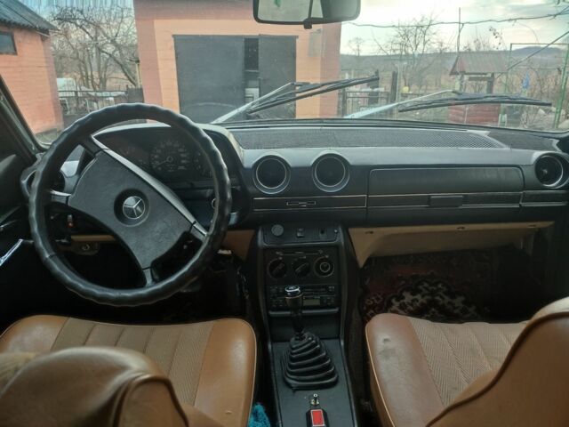 Зеленый ГАЗ 24, объемом двигателя 2.4 л и пробегом 200 тыс. км за 1200 $, фото 4 на Automoto.ua