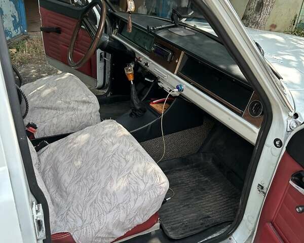 ГАЗ 24 Волга 1977 в Днепре (Днепропетровске) на Automoto.ua Белый ГАЗ 24 Волга, объемом двигателя 2.5 л и пробегом 95 тыс. км за 1000 $, фото 5 на Automoto.ua