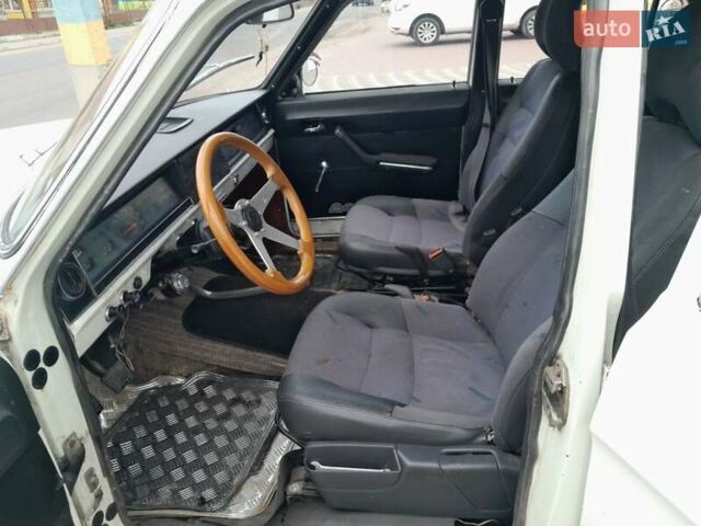 Белый ГАЗ 24 Волга, объемом двигателя 2.3 л и пробегом 100 тыс. км за 2500 $, фото 10 на Automoto.ua