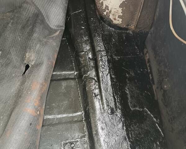 Білий ГАЗ 24 Волга, об'ємом двигуна 2.4 л та пробігом 100 тис. км за 962 $, фото 6 на Automoto.ua