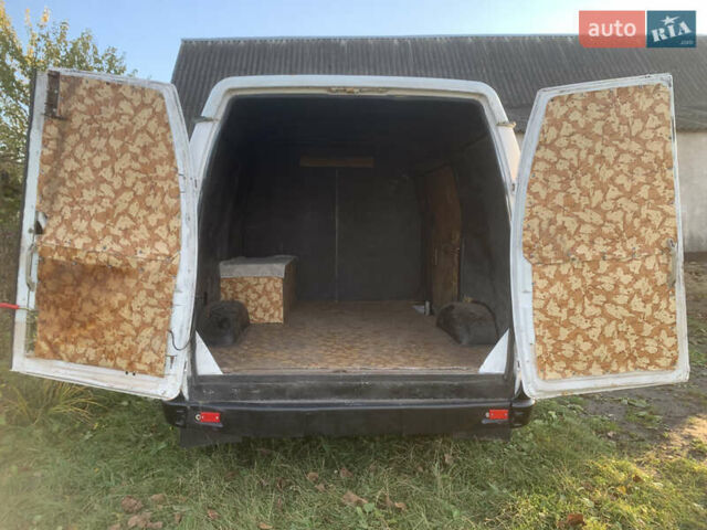 Белый ГАЗ 2752 Соболь, объемом двигателя 2.3 л и пробегом 130 тыс. км за 2500 $, фото 4 на Automoto.ua